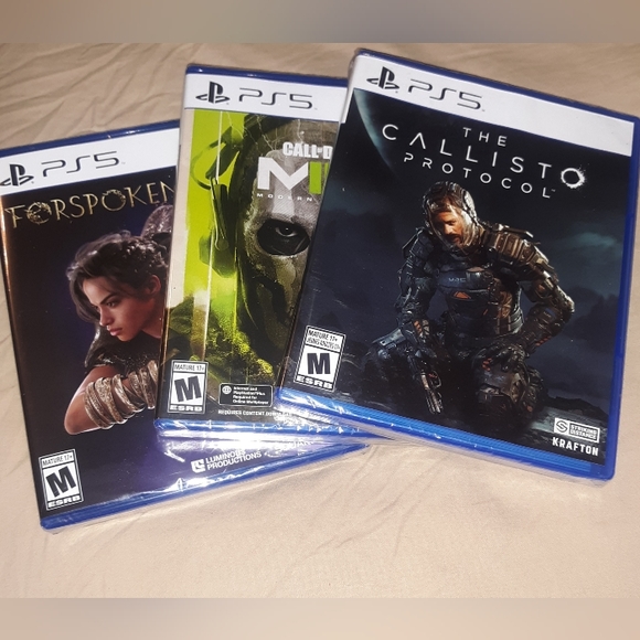 PS5 Game Bundle - COD Modern Warfare 2/ Callisto Protocol/ Forspoken - Picture 1 of 4